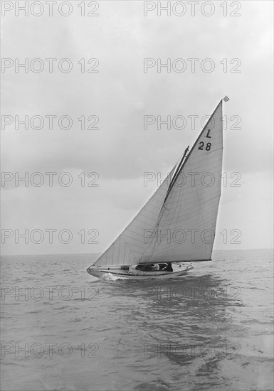 The 6 Metre 'Amethyst' sails close-hauled, 1913. Creator: Kirk & Sons of Cowes.