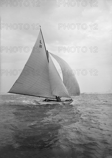 The 6 Metre 'Womba II', 1913. Creator: Kirk & Sons of Cowes.