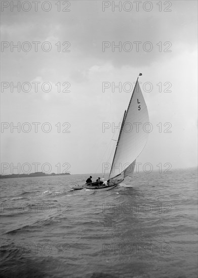 The 6 Metre 'Jonquil', 1912. Creator: Kirk & Sons of Cowes.