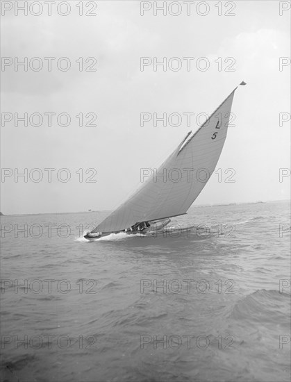 The 6 Metre 'Jonquil' heeling on upwind leg, 1912. Creator: Kirk & Sons of Cowes.