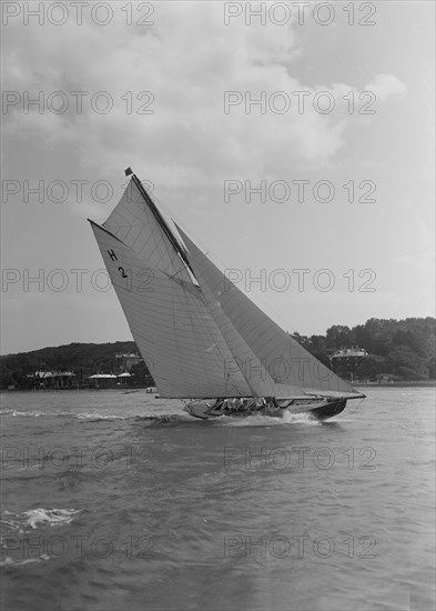 'Verbena' (H2), a gaff rig 8 Metre, sailing close-hauled, 1911. Creator: Kirk & Sons of Cowes.