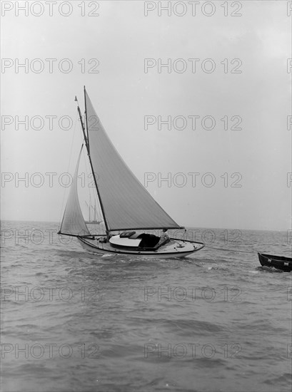 The gaff rigged yacht 'Nautilus', 1912. Creator: Kirk & Sons of Cowes.