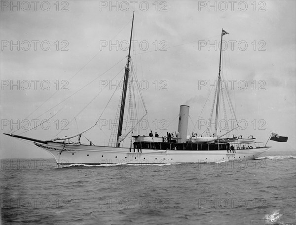 The steam yacht 'Laranda', under way. Creator: Kirk & Sons of Cowes.