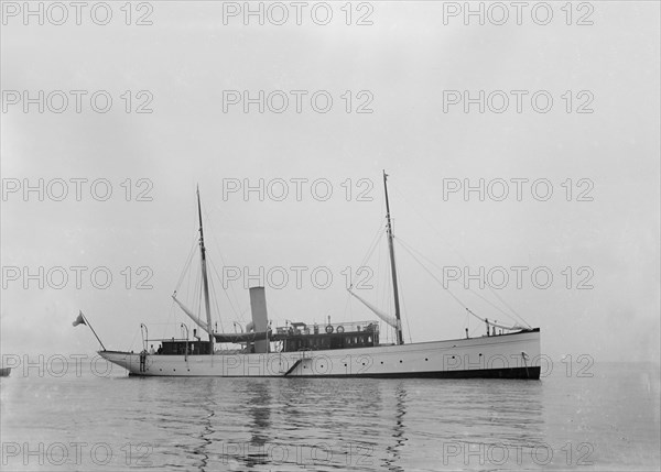 The steam yacht 'Mavis'. Creator: Kirk & Sons of Cowes.