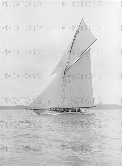 The 40-rater cutter 'Carina' sailing close-hauled, 1913. Creator: Kirk & Sons of Cowes.