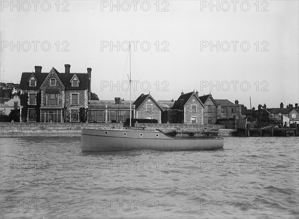 A Wolseley motor launch, 1913. Creator: Kirk & Sons of Cowes.