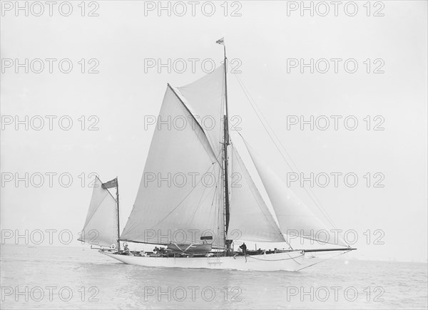 A yawl under way, 1913. Creator: Kirk & Sons of Cowes.