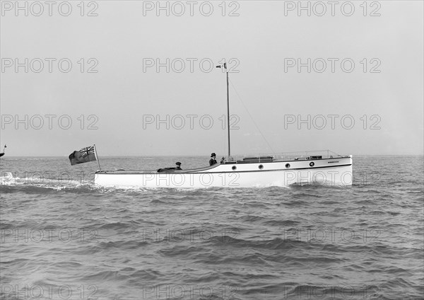 The cabin cruiser 'Minnehaha', 1914. Creator: Kirk & Sons of Cowes.