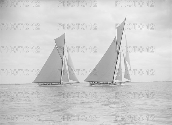 The 19-metre class 'Norada' & 'Mariquita' racing close-hauled, 1913. Creator: Kirk & Sons of Cowes.