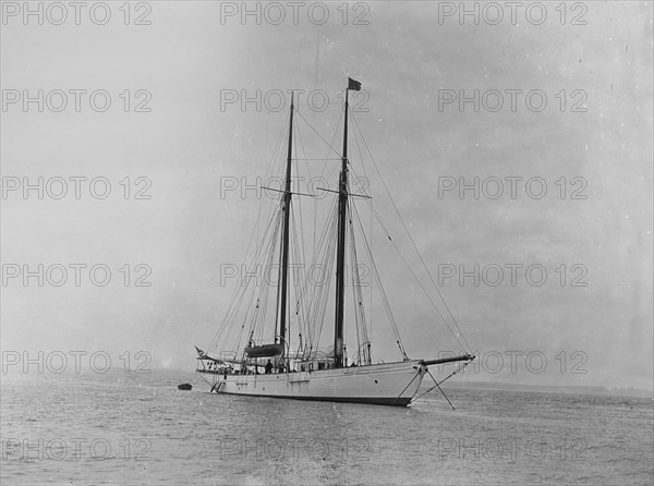 The schooner 'Dwyn-Wen' at anchor, 1920. Creator: Kirk & Sons of Cowes.