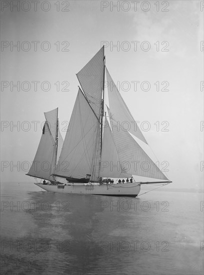 The 134 ton ketch 'Lavengro' under sail, 1911. Creator: Kirk & Sons of Cowes.