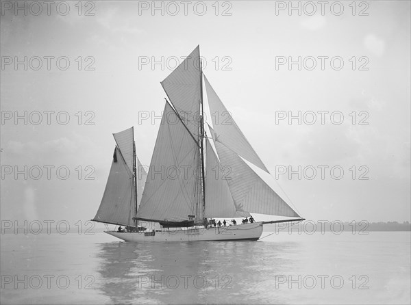 The 134 ton ketch 'Lavengro' under sail, 1911. Creator: Kirk & Sons of Cowes.