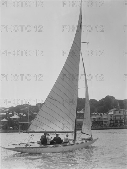 The 6 Metre class sailing yacht 'Reg', 1922. Creator: Kirk & Sons of Cowes.