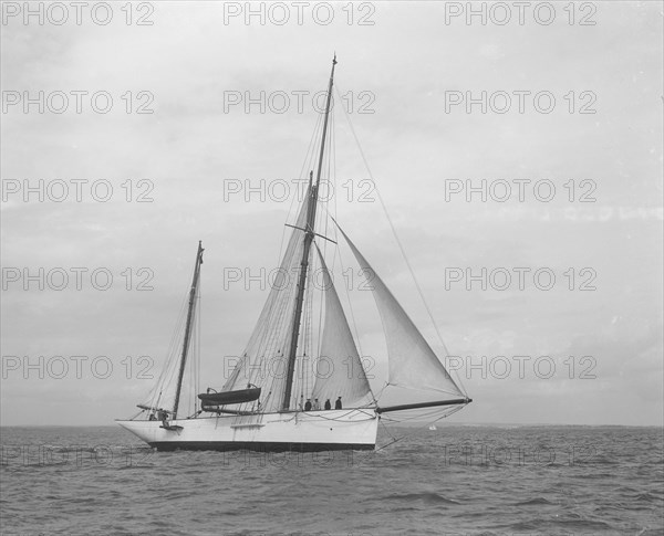 The 167 ton ketch 'Anemone' under sail, 1922. Creator: Kirk & Sons of Cowes.