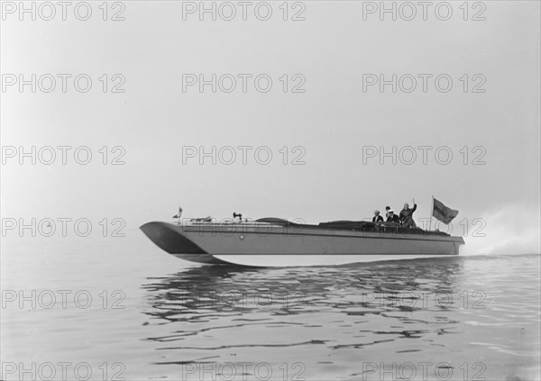 Sea sled 'Miss England' under way, 1922. Creator: Kirk & Sons of Cowes.