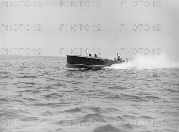 The American hydropane 'Disturber III', 1913. Creator: Kirk & Sons of Cowes.