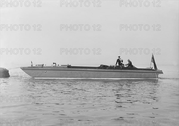 Sea sled 'Miss England' at mooring, 1922. Creator: Kirk & Sons of Cowes.