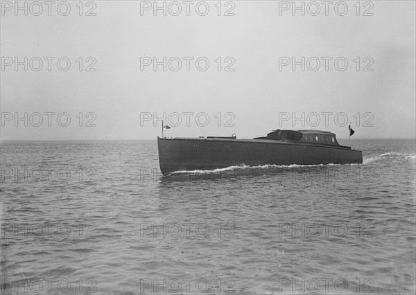 Camper and Nicholson's motor yacht launch. Creator: Kirk & Sons of Cowes.