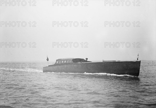 Camper and Nicholson's motor yacht launch. Creator: Kirk & Sons of Cowes.