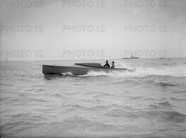 The hydroplane 'Columbine' under way. Creator: Kirk & Sons of Cowes.