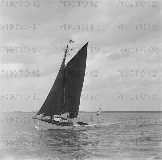 The 6 ton ketch 'Shona' under sail, 1921. Creator: Kirk & Sons of Cowes.