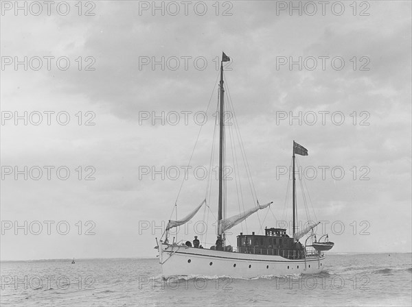 The 44 ton ketch 'Wayfarer', 1921. Creator: Kirk & Sons of Cowes.