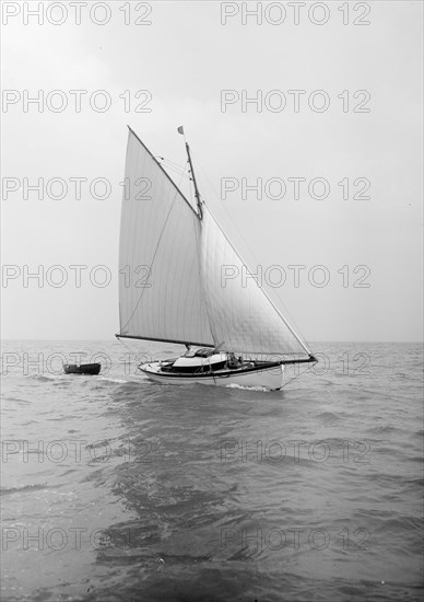 The gaff rigged yacht 'Nautilus', 1912. Creator: Kirk & Sons of Cowes.