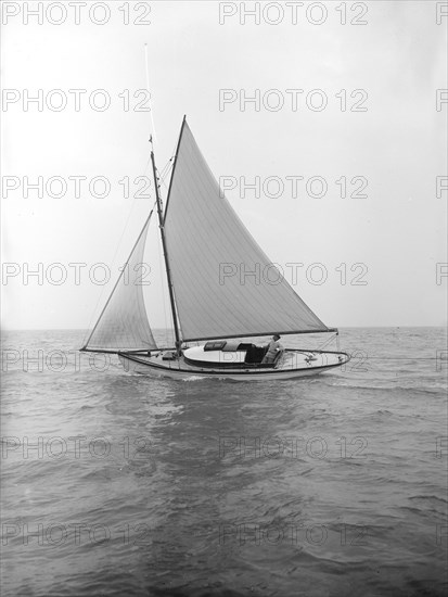 The gaff rigged yacht 'Nautilus', 1912. Creator: Kirk & Sons of Cowes.