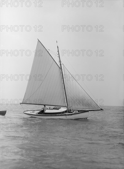 The gaff rigged yacht 'Nautilus', 1912. Creator: Kirk & Sons of Cowes.