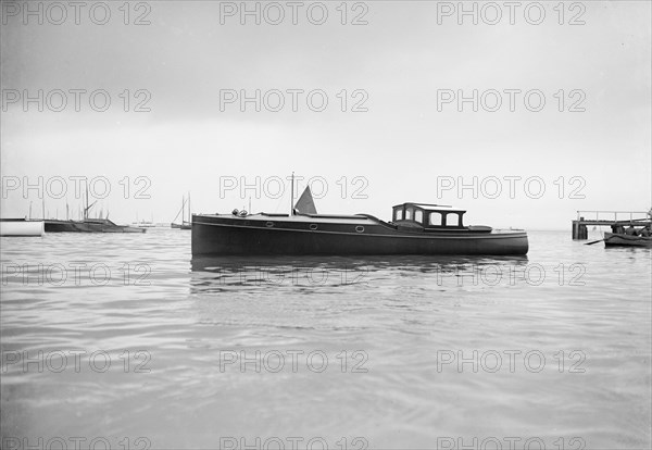 Wolseley motor launch, 1914.  Creator: Kirk & Sons of Cowes.