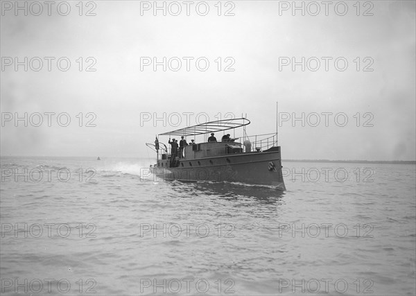 Egyptian motor launch under way, 1911. Creator: Kirk & Sons of Cowes.