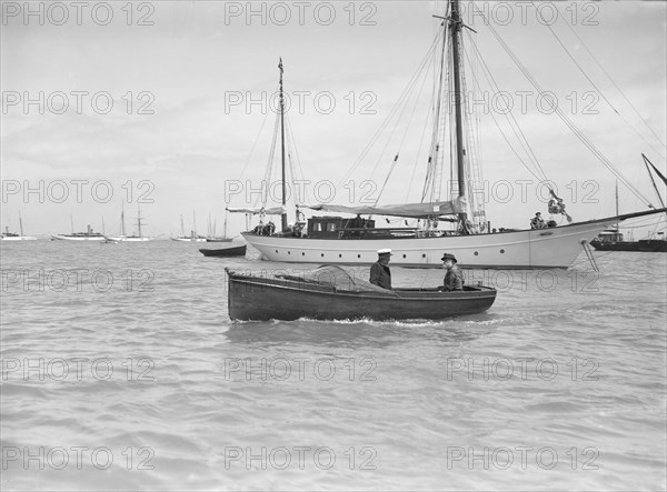 Motor boat 'Hubble-Bubble' and mariners, 1911. Creator: Kirk & Sons of Cowes.