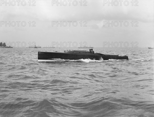 Saunders' motor launch under way, 1914. Creator: Kirk & Sons of Cowes.