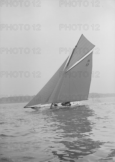 The 8 Metre 'Ierne' sailing close-hauled, 1913. Creator: Kirk & Sons of Cowes.