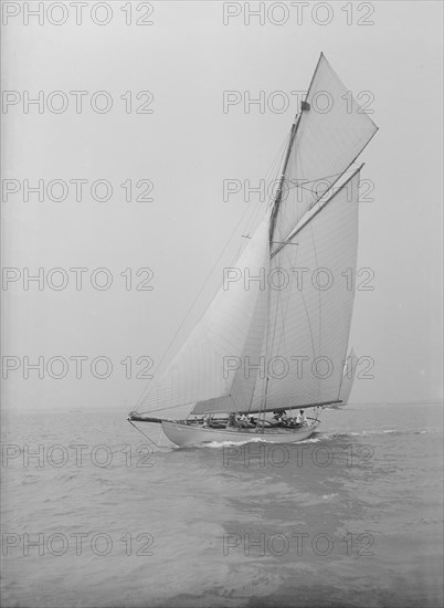 The 15 Metre cutter 'Ma'oona' sailing close-hauled, 1914. Creator: Kirk & Sons of Cowes.