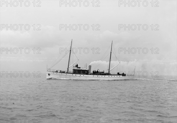 The 47 ton steam yacht 'I Wonder' under way, 1914. Creator: Kirk & Sons of Cowes.