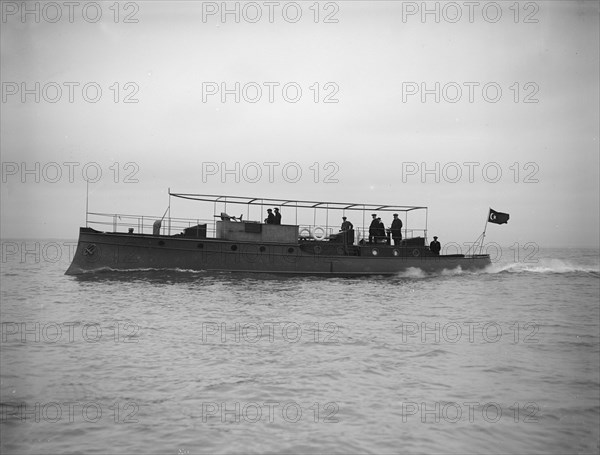 Egyptian motor launch under way, 1911. Creator: Kirk & Sons of Cowes.