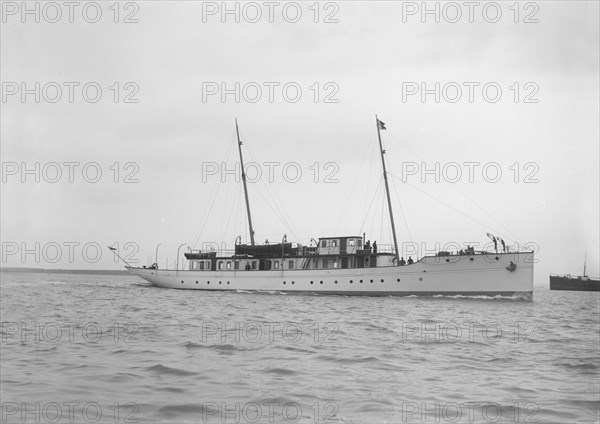 Motor yacht 'Pioneer' under way, 1915. Creator: Kirk & Sons of Cowes.