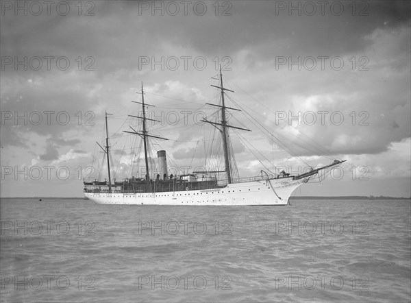 The steam yacht 'Niagara'. Creator: Kirk & Sons of Cowes.