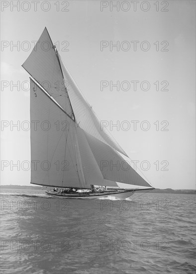 The 19-metre class 'Corona' close-hauled, 1911. Creator: Kirk & Sons of Cowes.