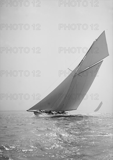 The 19-metre class 'Corona' close-hauled, 1911. Creator: Kirk & Sons of Cowes.