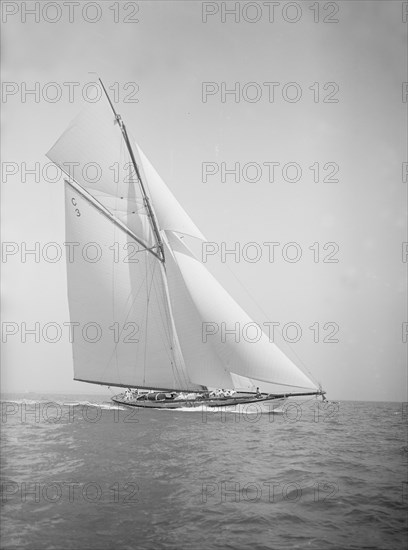 The 19-metre class 'Corona' close-hauled, 1911. Creator: Kirk & Sons of Cowes.