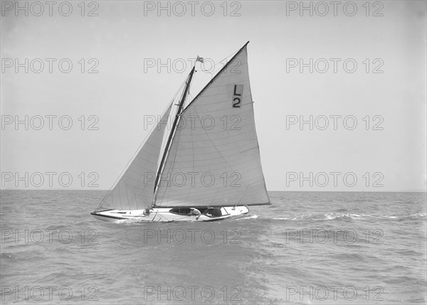 The 6 Metre 'Correnzia' close-hauled, 1911. Creator: Kirk & Sons of Cowes.