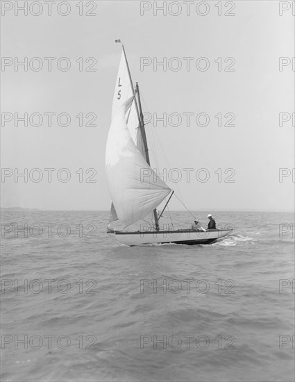 'Snowdrop' sailing under spinnaker, 1911. Creator: Kirk & Sons of Cowes.