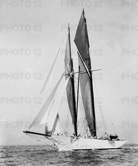 The schooner 'Elizabeth' under way. Creator: Kirk & Sons of Cowes.