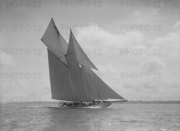 The schooner 'Suzanne' under sail, 1911. Creator: Kirk & Sons of Cowes.