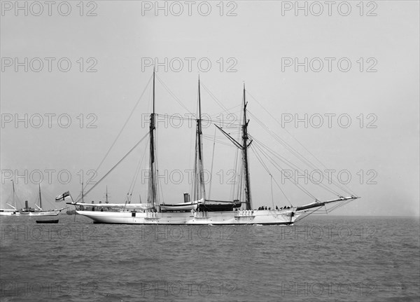 The 3 mast auxiliary schooner 'Czarina'. Creator: Kirk & Sons of Cowes.