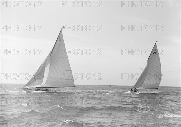 The 6 Metre class 'Wamba II' and 'Bubble', 1914. Creator: Kirk & Sons of Cowes.