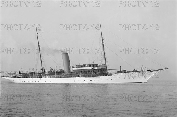 The 142 ton steam yacht 'Sapphire' under way, 1920. Creator: Kirk & Sons of Cowes.