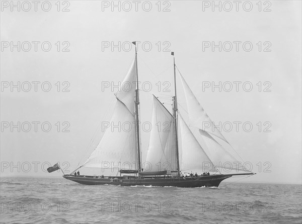 The schooner 'Hinemoa' underway, 1914. Creator: Kirk & Sons of Cowes.